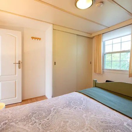 Chalet 84, Gelegen In Het Rustige & Bosrijke Oisterwijk! Met Privetuin