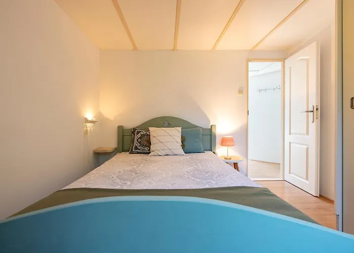 84, Gelegen In Het Rustige & Bosrijke Oisterwijk! Met Privetuin *